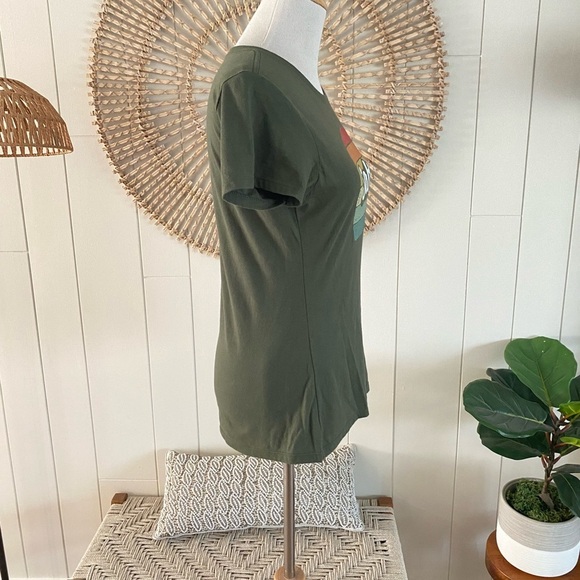 Women’s Olive Green Graphic T-Shirt – Retro Sunset ‘Salty’ Beach Tee Size small - Picture 3 of 7